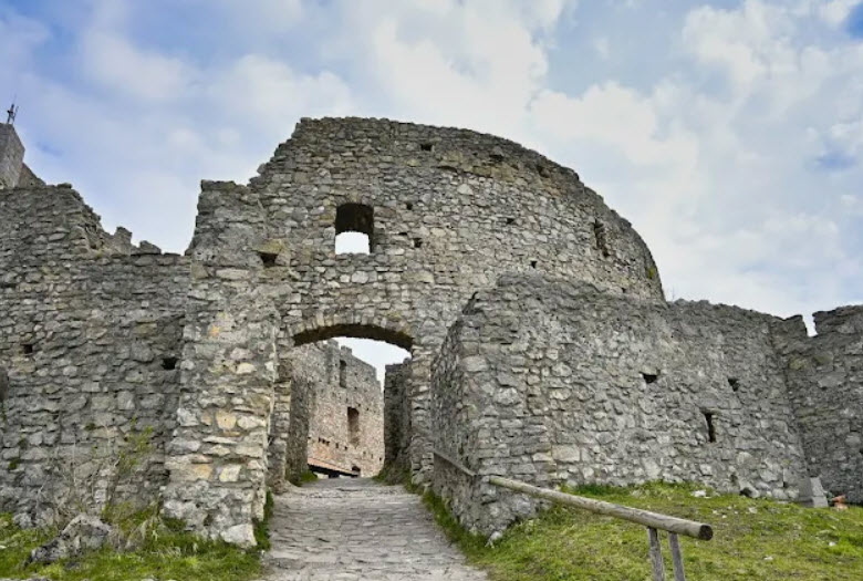 Burgruine Eisenberg, Germany